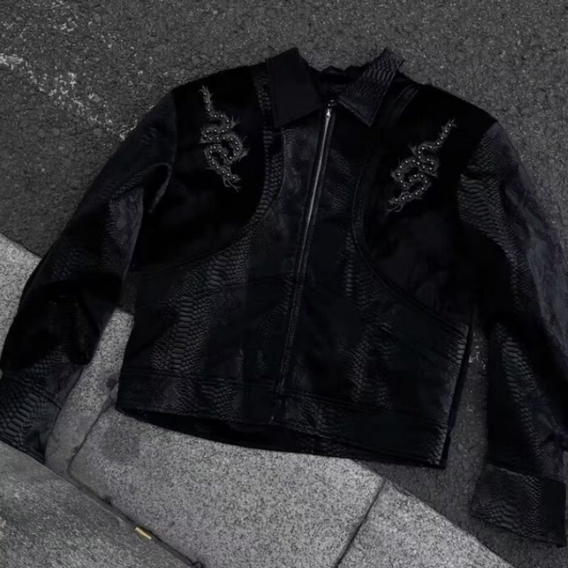 남성용 블랙 스네이크 엠보싱 자켓, 등 부분 자수 리벳 - Embroidery Knit 리뷰 및 가격